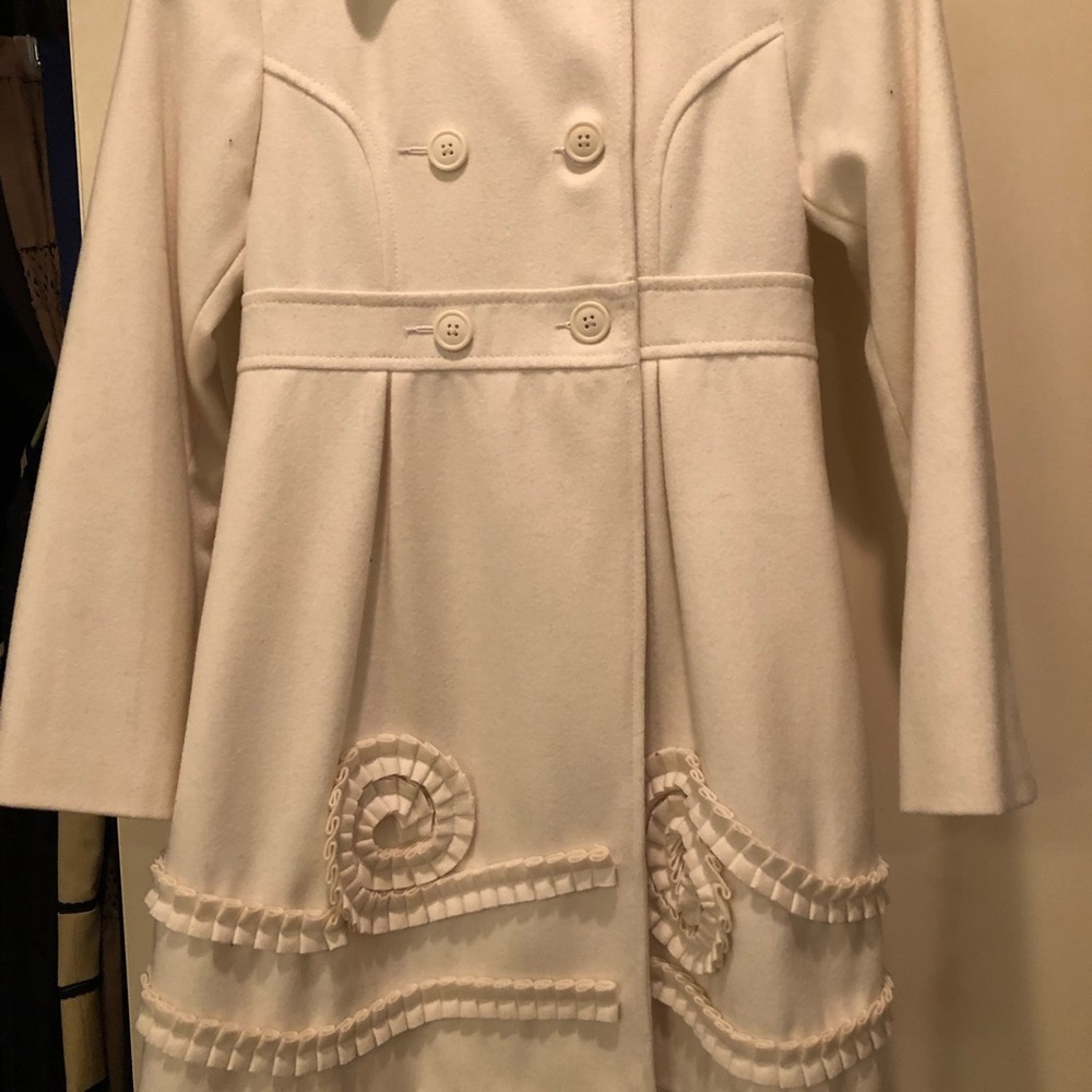 Gorgeous pleated cream winter coat